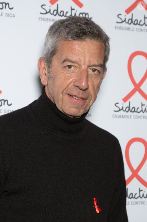 Michel Cymes participe à la soirée de lancement du Sidaction 2022 à la Salle Wagram le 07 mars 2022 à Paris, France. Photo par Nasser Berzane/ABACAPRESS.COM