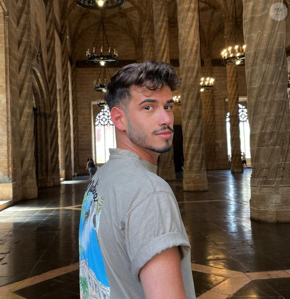 Contacté par "Purepeople.com", il s'est confié sur cette expérience stressante mais inédite qu'il a réussi à mettre en place.

Emilio, candidat de "The Voice", dans l'équipe de Florent Pagny. Instagram