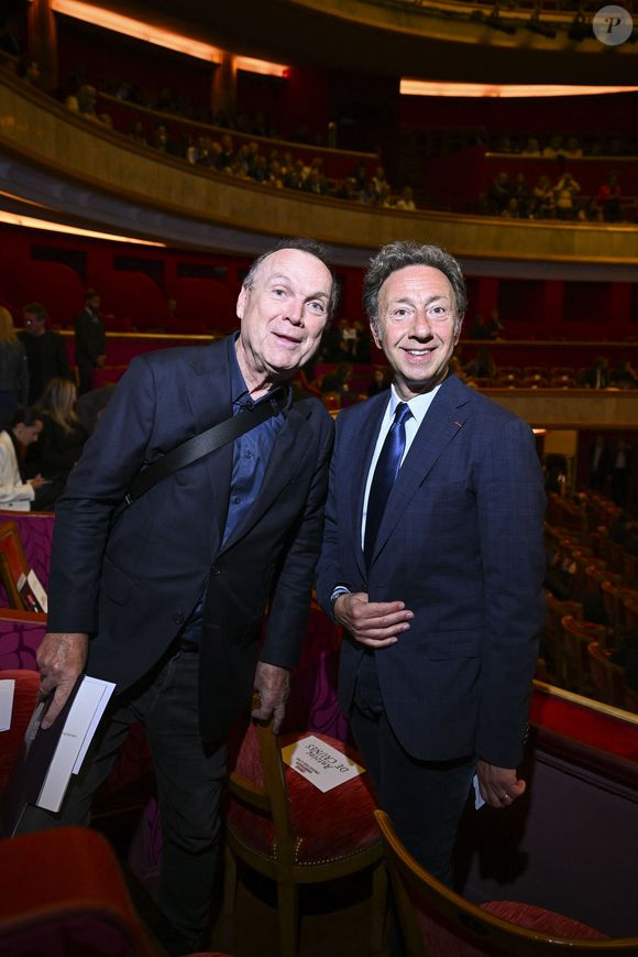 Évincé de France Télévisions en 2016, il reste une figure emblématique de Questions pour un champion.

Julien Lepers et Stéphane Bern - Personnalités au "concerto pour la paix" de Omar Harfouch au théâtre des Champs-Elysées à Paris© Perusseau / Tribeca / Bestimage