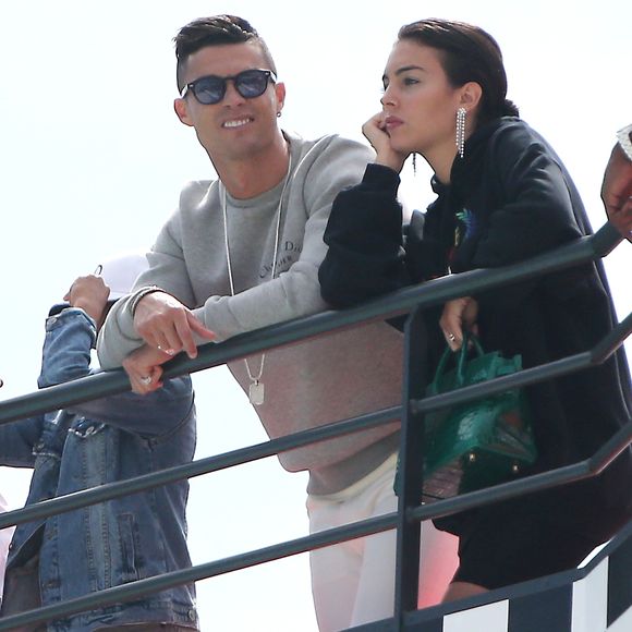 Cristiano Ronaldo avec sa compagne Georgina Rodriguez et leur fils Cristiano Jr. lors des qualifications du Grand Prix de Formule 1 de Monaco 2019, le 23 mai 2019.

© Cyril Dodergny/Nice-Matin/Bestimage