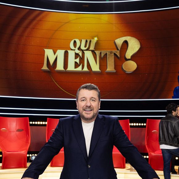 Il s'agit de Lola Dubini, Bruno Solo, Gil Alma, Max Boublil, Anne Roumanoff et Florent Peyre.
Exclusif - Bruno Guillon en backstage de l'enregistrement de l'émission "Qui Ment?" présentée par B.Guillon et diffusée le le 23 juillet 2026 sur France 2, à Saint-Denis, Seine Daint-Denis, France, le 24 novembre 2025. © Jeremy Melloul/Bestimage