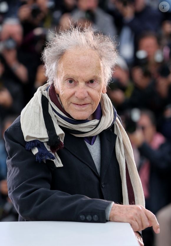 "Nadine (Trintignant NDLR) préférait que Marie soit enterrée à Paris pour pouvoir aller se recueillir sur la tombe de sa fille. (Jean-Louis Trintignant) s’est plié à son choix." expliquait - alors - le biographe du comédien à "Femme Actuelle". 

Jean-Louis Trintignant lors du photocall du film Amour à Cannes le 20 mai 2012. © Dominique Jacovides Bestimage