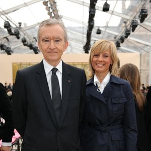 La musicienne considère être "tombée amoureuse" de Bernard Arnault quand elle l'a vu jouer du piano. 

Bernard Arnault et son épouse Hélène Arnault assistent au défilé de la collection de prêt-à-porter Louis Vuitton Automne-Hiver 2009-2010 du créateur Marc Jacobs à Paris, France, le 12 mars 2009. Photo par Thierry Orban/ABACAPRESS.COM