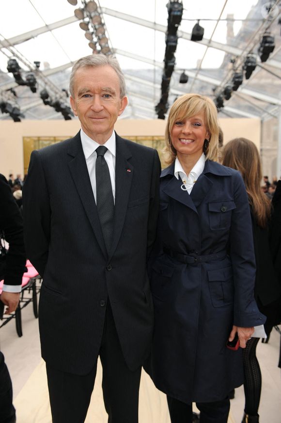 La musicienne considère être "tombée amoureuse" de Bernard Arnault quand elle l'a vu jouer du piano. 

Bernard Arnault et son épouse Hélène Arnault assistent au défilé de la collection de prêt-à-porter Louis Vuitton Automne-Hiver 2009-2010 du créateur Marc Jacobs à Paris, France, le 12 mars 2009. Photo par Thierry Orban/ABACAPRESS.COM