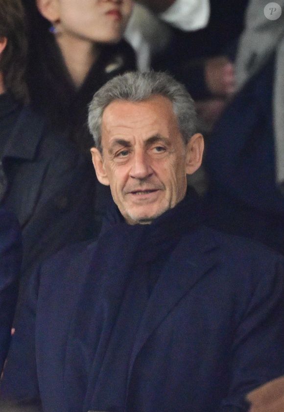 Nicolas Sarkozy dans les tribunes lors du match de Ligue 1 McDonald's "PSG - Auxerre (2-0)" au Parc des Princes à Paris, le 27 septembre 2025.
© Christian Liewig/Bestimage