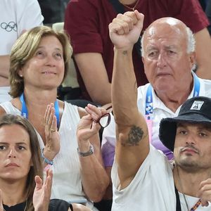 Laure Manaudou et Florent Manaudou - Les célébrités en tribunes pendant l'épreuve de basketball de Demi-Finale opposant la France à l'Allemagne lors des Jeux Olympiques de Paris 2024 (JO) à l'Arena Bercy, à Paris, France, le 8 août 2024. © Jacovides-Perusseau/Bestimage