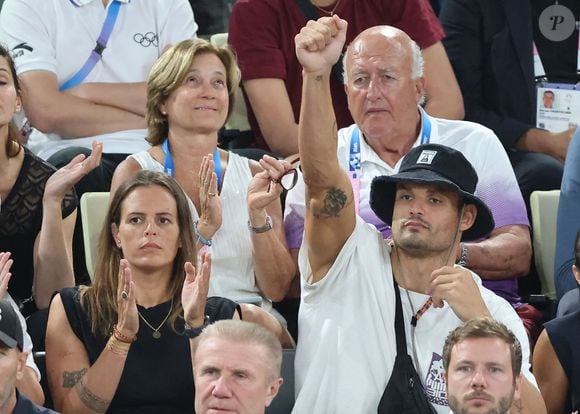 Laure Manaudou et Florent Manaudou - Les célébrités en tribunes pendant l'épreuve de basketball de Demi-Finale opposant la France à l'Allemagne lors des Jeux Olympiques de Paris 2024 (JO) à l'Arena Bercy, à Paris, France, le 8 août 2024. © Jacovides-Perusseau/Bestimage