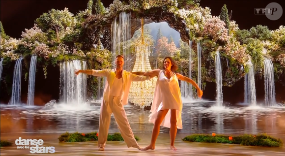 Laure Manaudou a ensuite dansé une rumba, et a été amenée à danser toute seule pendant quelques secondes

Laure Manaudou dans Danse avec les stars, capture d'écran TF1