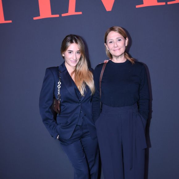 La jeune Carla.

Daniela Lumbroso et sa fille Carla Ghebali - Soirée de lancement de l'édition française du magazine Time au Petit Palais à Paris le 15 décembre 2025.
© Rachid Bellak / Bestimage
