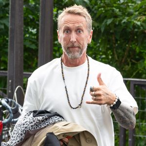 Exclusif - Philippe Caverivière arrive à l'enregistrement de l'émission "Vivement dimanche" à Paris, le 2 septembre 2025, et diffusée le 7 septembre 2025 sur France 3.
© Jonathan Jacob / Bestimage