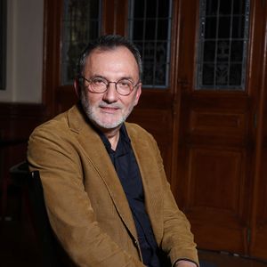 Exclusif - Rendez-vous avec Frédéric Lopez ("Après la fin") lors du 2ème Festival Creatvty 2025 des séries et créations audiovisuelles à Sète, le 14 novembre 2025.
© Denis Guignebourg / Bestimage