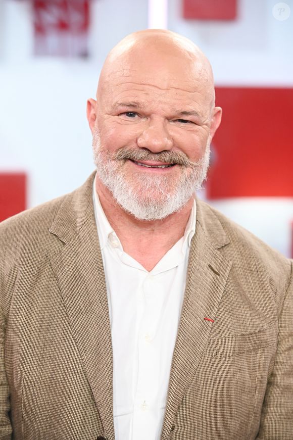 Exclusif - Philippe Etchebest lors de l'enregistrement de l'émission Vivement dimanche au studio Rive gauche, présentée par M.Drucker, diffusée sur France 3 le 17 mai 2026, à Paris, France, le 21 avril 2026. © Guillaume Gaffiot/Bestimage