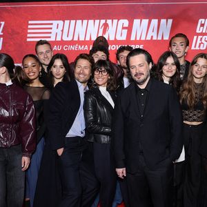 Alexia Laroche-Joubert, Edgar Wright, Glen Powell et les élèves de la Star Academy 2025 (G-D) Mélissa, Léa, Lily, Ambre, Léane, Léo, Noah, Théo P., Jeanne, Victor, Anouk, Ema, Sarah et Bastiaan lors de la première de Running Man au cinéma UGC Ciné Cité Bercy à Paris le 3 novembre 2025.
© Denis Guignebourg / Bestimage
