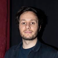 Vianney s’éloigne de sa cabane et retrouve la scène pour une raison très précise