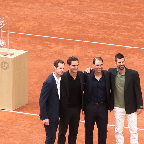 Rafael Nadal avec Roger Federer, Novak Djokovic et Andy Murray - Hommage à Rafael Nadal et à ses 14 victoires sur la terre battue de Roland Garros lors des Internationaux de France de Tennis de Roland Garros 2025 - Jour 01 à Paris le 25 Mai 2025. 

© Bertrand Rindoff / Bestimage