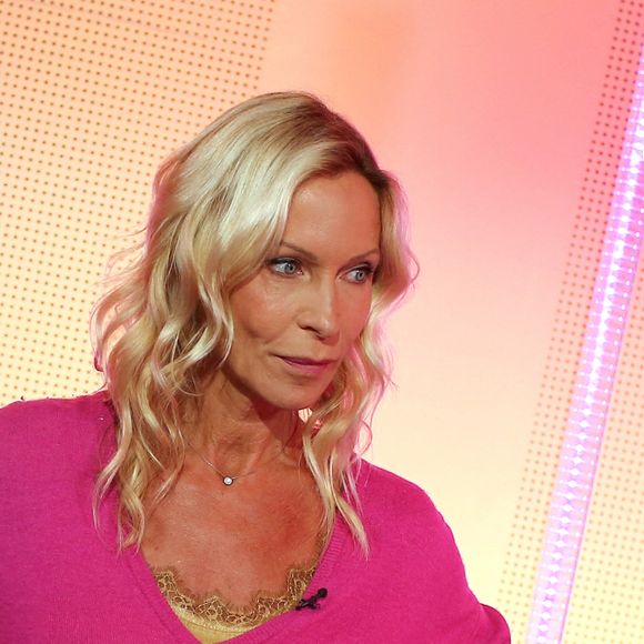 "Il y a un mois je me faisais opérer après une très mauvaise chute de vélo... Fractures du visage... Merci à l'hôpital de la Timone, l'hôpital de la Conception, merci à mon entourage proche, particulièrement à Manou pour son soutien, à ma fille pour ses soins"

Exclusif - Rebecca Hampton - Répétitions des artistes pour l'émission "Duos Mystères" à la Seine Musicale à Paris, qui sera diffusée le 12 juin sur TF1. © Gaffiot-Moreau / Bestimage