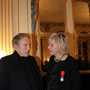 Sa venue, aux côtés de fidèles amis comme Michel Drucker ou Jean-Marie Bigard, a donné à la soirée une dimension profondément humaine. 

Michel Drucker et Chantal Ladesou - Rachida Dati remet à Chantal Ladesou les insignes de Chevalier de la Légion d'Honneur au ministère de la Culture à Paris le 2 février 2026.

© Philippe Baldini / Bestimage