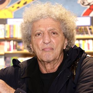 "On a tous ce qu'on mérite à un moment donné", a également lancé le réalisateur
Exclusif - Elie Chouraqui - Les célébrités à la séance de dédicaces de Benjamin Patou pour la sortie de son livre "Itinéraire d'un Enfant Raté (Ed. Fayard)" à la librairie Lamartine à Paris, le 19 mai 2026.
© Cédric Perrin/Bestimage