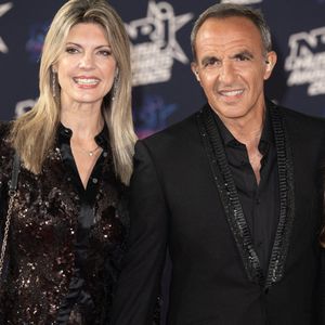 Nikos Aliagas et son épouse Tina Grigoriou assistent à la 27e cérémonie des NRJ Music Awards, le 31 octobre 2025 à Cannes, en France. Photo de David NIVIERE/ABACAPRESS.COM