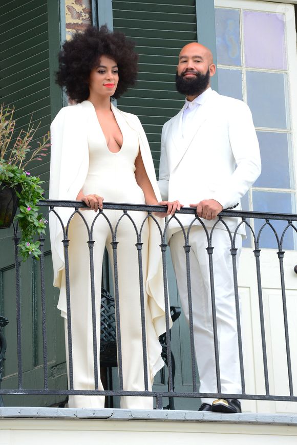 Solange Knowles et Alan Ferguson ont choisi de prendre des vélos à la place d'une limousine afin de rejoindre leurs invités, parmi lesquels se trouvent Beyoncé, son mari Jay-Z et leur fille Blue Ivy après leur mariage à la Nouvelle-Orléans, le 16 novembre 2014.