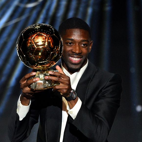 Ousmane Dembélé a pu compter sur la présence de sa mère et le soutien de son épouse. 

Ousmane Dembélé , Ballon d'Or masculin 2025  - 69ème cérémonie du Ballon D'Or 2025 au théâtre du Châtelet à Paris le 22 septembre 2025. © Alain Mounic / L'equipe / Pool via Bestimage