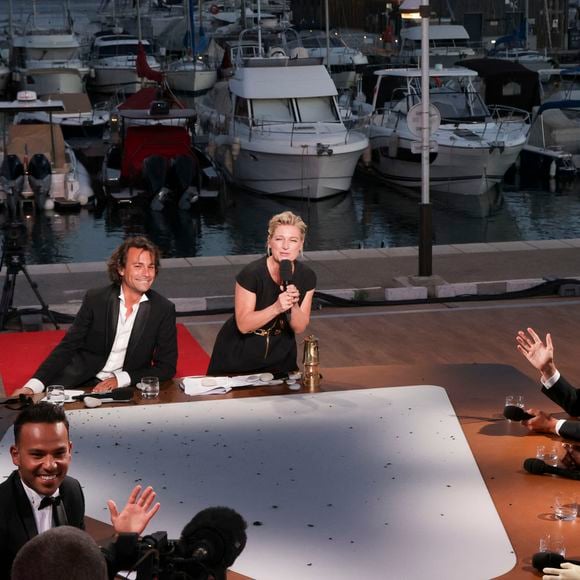 Pierre Lescure a toutefois reconnu que "fabriquer une émission quotidienne peut être usant" mais il assure que "la bonne humeur à l'antenne n'est pas feinte". "Je prends toujours autant de plaisir", a-t-il ajouté. 

Exclusif - Pierre Lescure, Tony Estanguet, Marie Patouillet, Marie-José Perec, Patrick Cohen, Bertrand Chameroy, Anne-Elisabeth Lemoine, Arnaud Assoumani, Mohamed Bouhafsi et la flamme olympique - Plateau de l'émission "C à vous" lors du 77ème Festival International du Film de Cannes le 21 mai 2024. © Jack Tribeca/Bestimage  No Web - Belgique et Suisse