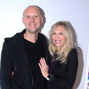 Confortablement installée dans un appartement situé dans une "petite résidence" à Nogent-sur-Marne, Laurence Auzière a accueilli les journalistes de "Libération"

Laurence Auzière et son compagnon Matthieu Gasser lors de la soirée de vernissage de l'exposition du duo d'artistes Laurence Graffensttaden (Matthieu Gasser et Laurence Auzière) (Edition Florentin) à la boutique Steinway & Sons à Paris