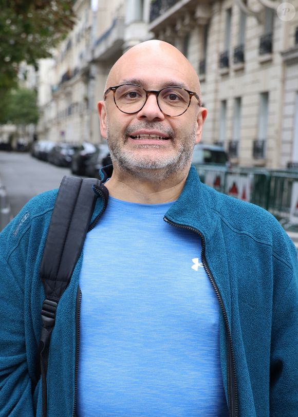 Yoann Riou a ensuite annoncé un objectif de perte de poids.
Yoann Riou - Les célébrités aperçues à proximité des studios de RTL à Neuilly-sur-Seine, le 15 octobre 2025. Agence / Bestimage
