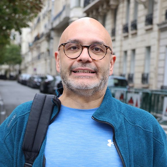 Yoann Riou a ensuite annoncé un objectif de perte de poids.
Yoann Riou - Les célébrités aperçues à proximité des studios de RTL à Neuilly-sur-Seine, le 15 octobre 2025. Agence / Bestimage