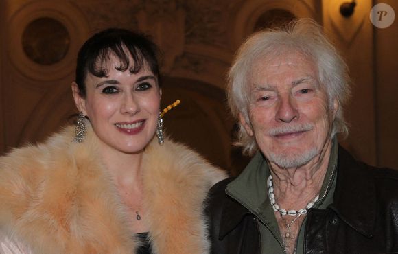Hugues Aufray et sa femme Murielle - Hugues Aufray reçoit la médaille Grand Vermeil de la ville des mains d'Anne Hidalgo, à l'hôtel de ville de Paris le 18 décembre 2025. © Philippe Baldini/Bestimage