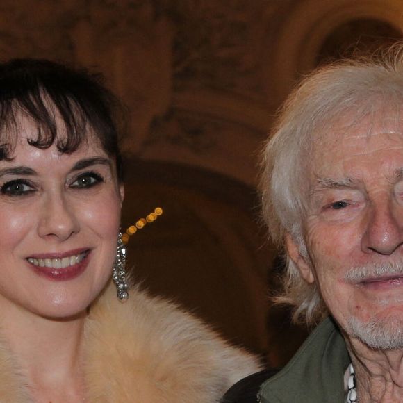 Hugues Aufray et sa femme Murielle - Hugues Aufray reçoit la médaille Grand Vermeil de la ville des mains d'Anne Hidalgo, à l'hôtel de ville de Paris le 18 décembre 2025. © Philippe Baldini/Bestimage