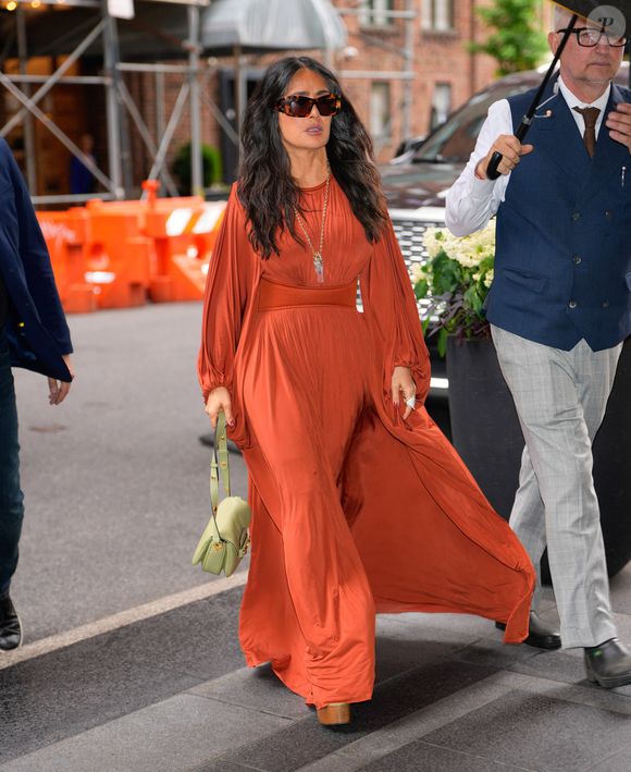 Un moment lors duquel elle a pu profiter de son enfant mais aussi de ses amies. 

Salma Hayek est vue le 14 mai 2025 à New York.
©STARMAX / BESTIMAGE