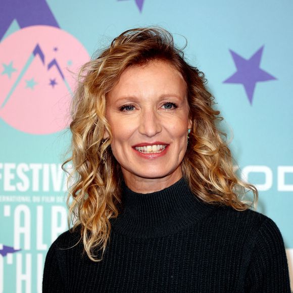 Alexandra Lamy au photocall des arrivées de la cérémonie de clôture du 27ème Festival International du Film de Comédie de l'Alpe d'Huez, France, le 20 janvier 2024. © Dominique Jacovides/Bestimage
