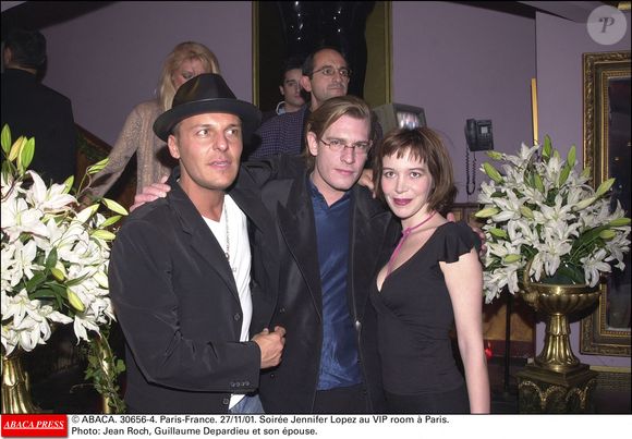 Paris-France. 27/11/01. Jean Roch, Guillaume Depardieu et son épouse Elise Ventre à la soiree Jennifer Lopez au VIP room. Crédit Abaca