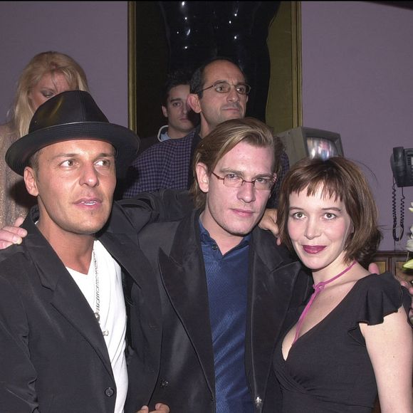 Paris-France. 27/11/01. Jean Roch, Guillaume Depardieu et son épouse Elise Ventre à la soiree Jennifer Lopez au VIP room. Crédit Abaca