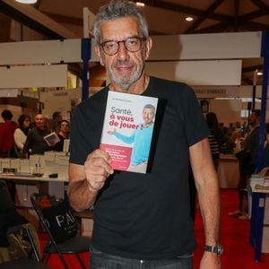 Michel Cymès, à la Halle Georges Brassens de Brive-la-Gaillarde pour la Foire du Livre de Brive , le 9 novembre 2024. © Jean-Marc Lhomer / Bestimage