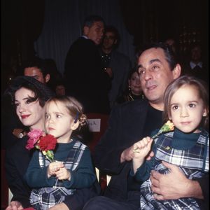 Béatrice Ardisson, Thierry, Manon et Ninon en 1994. RINDOFF-GARCIA / BESTIMAGE