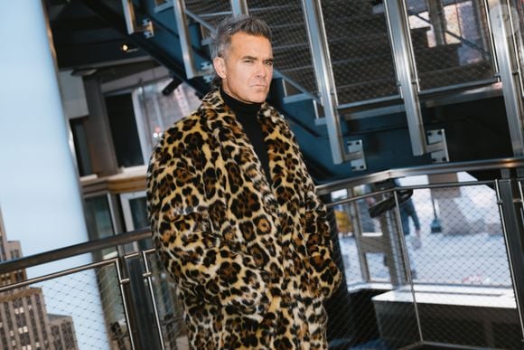 14 janvier 2025, New York, Ny, États-Unis : Robbie Williams visite l'Empire State Building pour célébrer la sortie de ''Better Man'' à l'Empire State Building à New York. 14 janvier 2025. 
© Press via ZUMA Press Wire