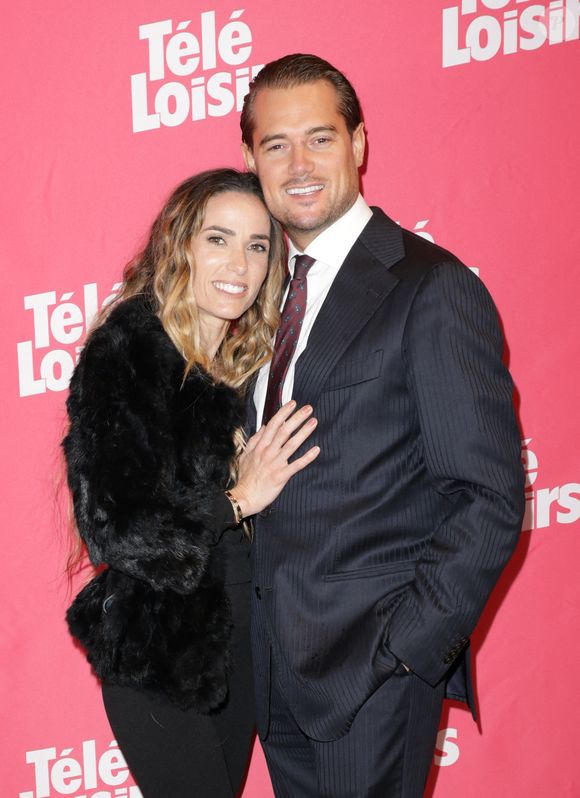 Capucine Anav et son mari Victor Dumas - Photocall de la soirée "Télé Loisirs Awards 2025" au Jardin d'Acclimatation à Paris le 23 septembre 2025. © Coadic Guirec/Bestimage