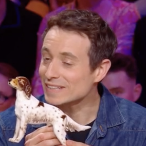 Hugo Clément sur le plateau de "Quelle Époque" le 17 janvier 2026, sur France 2