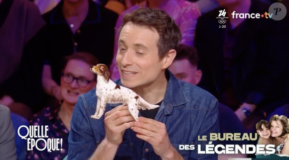 Hugo Clément sur le plateau de "Quelle Époque" le 17 janvier 2026, sur France 2