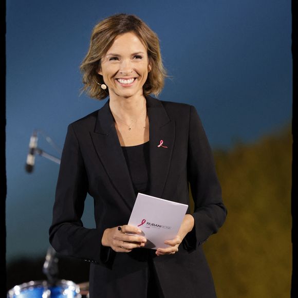 Exclusif - Isabelle Ithurburu - Soirée de lancement "Octobre Rose" organisée par l’association Ruban Rose présentée par I. Ithurburu à Paris le mardi 30 septembre 2025. 
© Alain Guizard / Bestimage