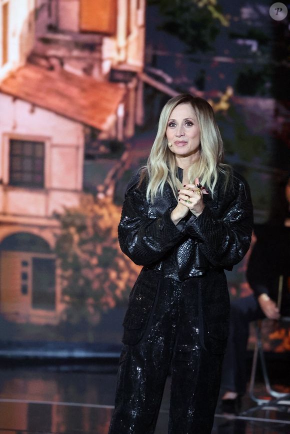 Exclusif - Lara Fabian lors de l'enregistrement de l'émission "La chanson secrète N°14", présentée par N.Aliagas et diffusée le 26 décembre sur TF1, consacrée à Lara Fabian à Paris le 10 décembre 2025. © Jacovides-Moreau/Bestimage