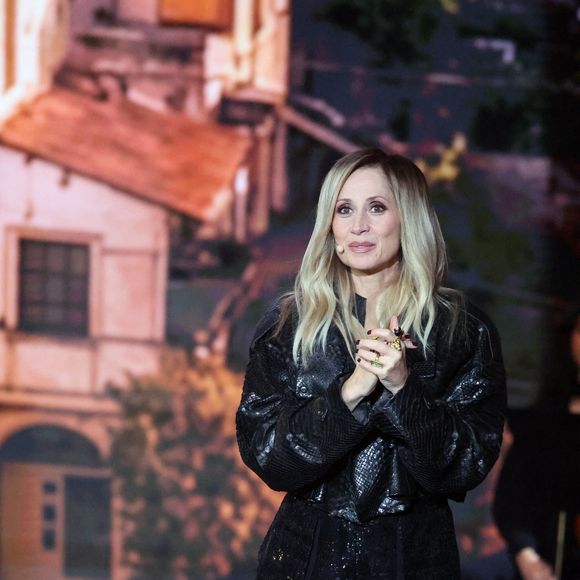 Exclusif - Lara Fabian lors de l'enregistrement de l'émission "La chanson secrète N°14", présentée par N.Aliagas et diffusée le 26 décembre sur TF1, consacrée à Lara Fabian à Paris le 10 décembre 2025. © Jacovides-Moreau/Bestimage
