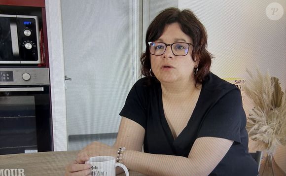 La jeune femme ne s'attendait pas du tout à un tel retournement de situation.

Anthony et Evelyne dans "L'amour est dans le pré"