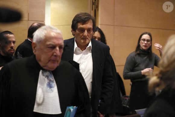 Pierre Palmade au tribunal de Melun avec ses avocats pour son procès pour blessures involontaires à la suite d'un accident de la route en février 2023 dans lequel sa voiture a percuté un autre véhicule à Melun. Le 20 novembre 2024. © Christophe Clovis / Bestimage