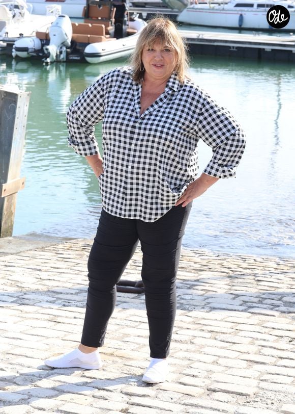 Michele Bernier lors du photocall du 'Parfum du Bonheur' lors du 27ème Festival de la Fiction de la Rochelle, France, le 19 septembre 2025. © Denis Guignebourg/Bestimage