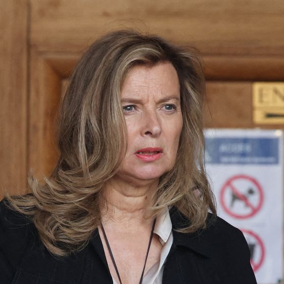 Valérie Trierweiler - Sorties des obsèques de Philippe Labro en l'église de Saint-Germain-des-Prés à Paris le 13 juin 2025. © Dominique Jacovides - Christophe Clovis / Bestimage