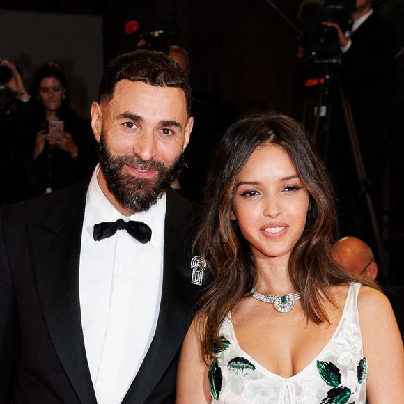 C’est une annonce qui fait sensation : Karim Benzema et Lyna Khoudri vont se marier. 

Karim Benzema et sa compagne Lyna Khoudri lors de la montée des marches du film « 13 jours 13 nuits » lors du 78ème Festival International du Film de Cannes.
© Jacovides-Moreau / Bestimage