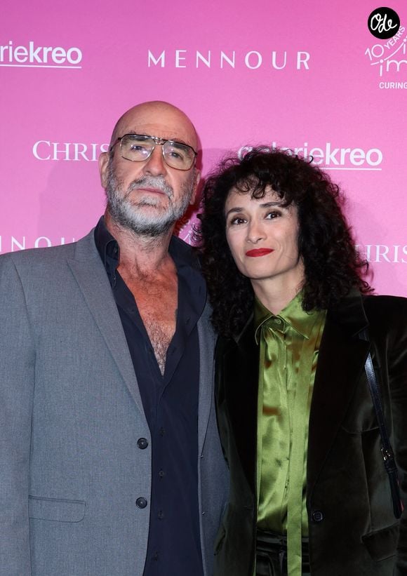 Leur séjour coïncide cette année avec la traditionnelle fête du village, organisée les 14 et 15 août. 


Eric Cantona sa femme Rachida Brakni - Soirée de gala "Heroes for Imagine" qui a permis de récolter dix millions d'euros au profit de la recherche contre les maladies génétiques à Paris le 23 septembre 2024.

© Dominique Jacovides / Bestimage